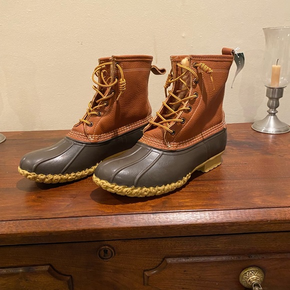 Women’s L.L. Bean Boots, 8" Shearling-Lined PrimaLoft - Picture 2 of 11